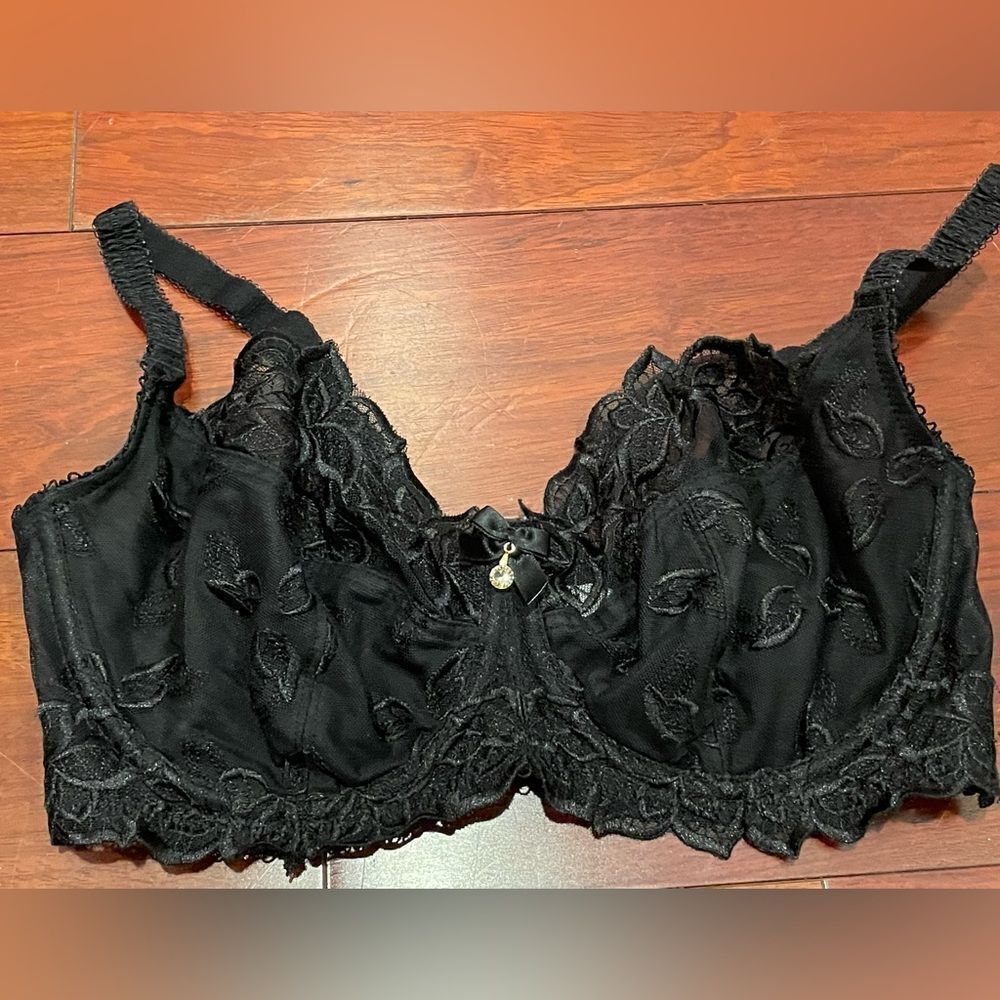 Beautiful and sexy black bra from Femina